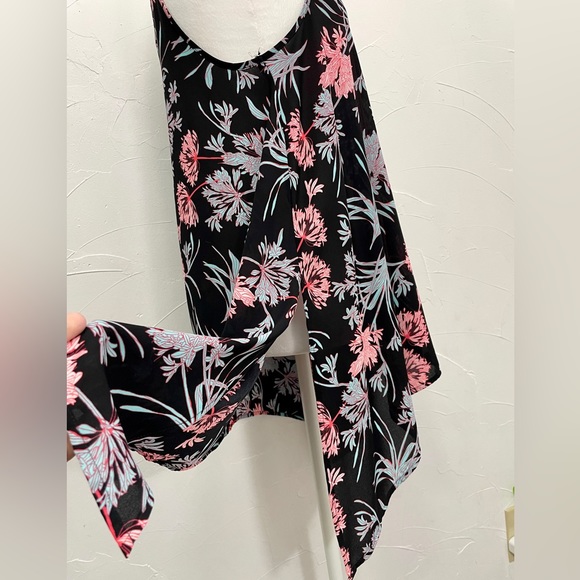 Express Handkerchief Tank Top - Picture 4 of 8